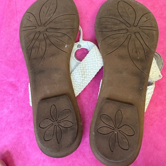 MADELINE STUART White thong flat sandals size 9 - Picture 5 of 5